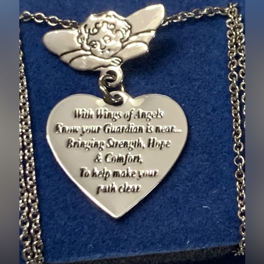 2009 AVON HEAVENLY ANGEL PENDANT NECKLACE - Picture 2 of 6